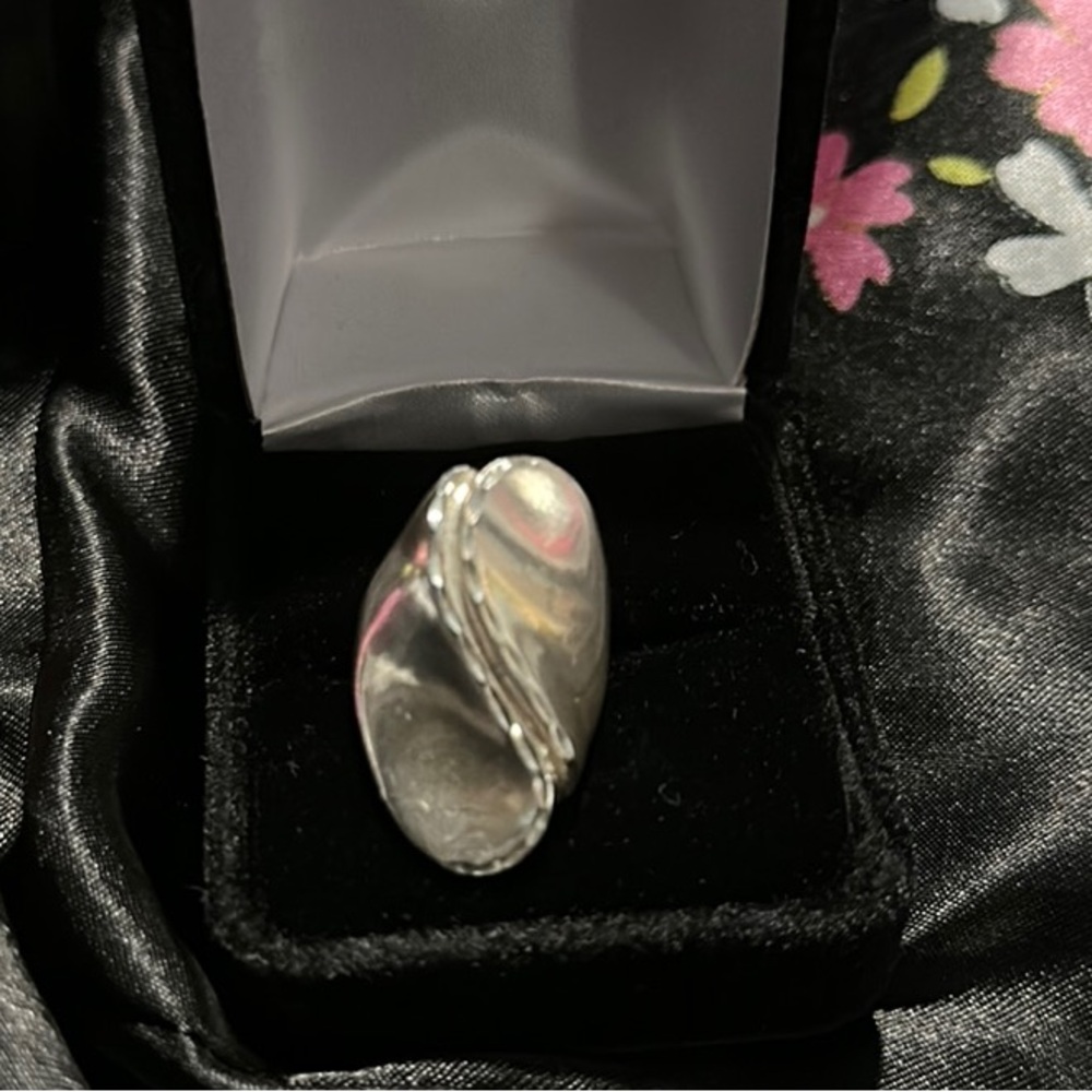 Sterling Silver Ring with Diamond cut design.